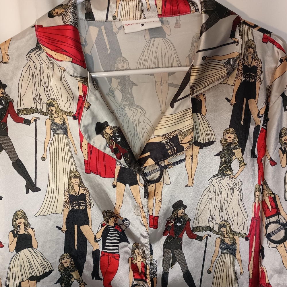 Taylor Swift Red Eras Button Up Satin Top Medium Taylors Version Graphic Swiftie - Picture 2 of 10